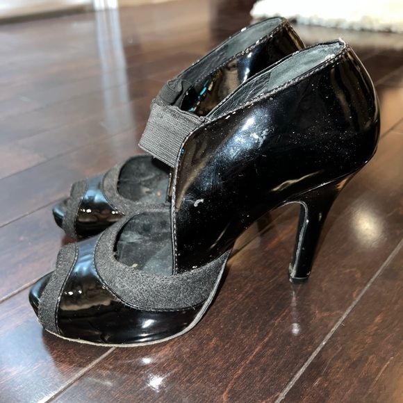 BCBG black heels - Picture 11 of 15